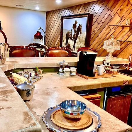 تشيني Trail Boss King Ensuite-Prairie Rose B&B - 1200 Sq Ft Suite المظهر الخارجي الصورة