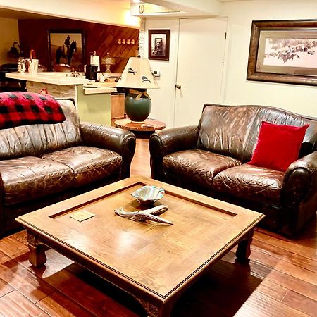 تشيني Trail Boss King Ensuite-Prairie Rose B&B - 1200 Sq Ft Suite المظهر الخارجي الصورة