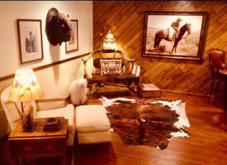 تشيني Trail Boss King Ensuite-Prairie Rose B&B - 1200 Sq Ft Suite الغرفة الصورة