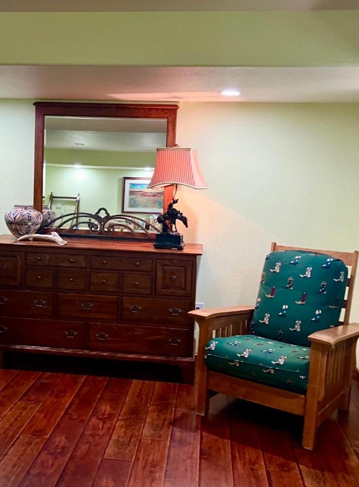 تشيني Trail Boss King Ensuite-Prairie Rose B&B - 1200 Sq Ft Suite المظهر الخارجي الصورة